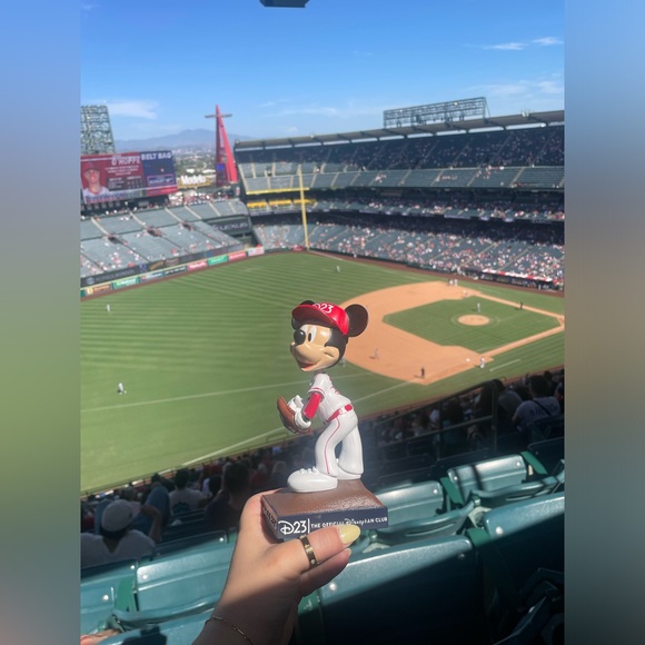 Mickey Mouse Angels Baseball D23 Bobblehead - Picture 2 of 4